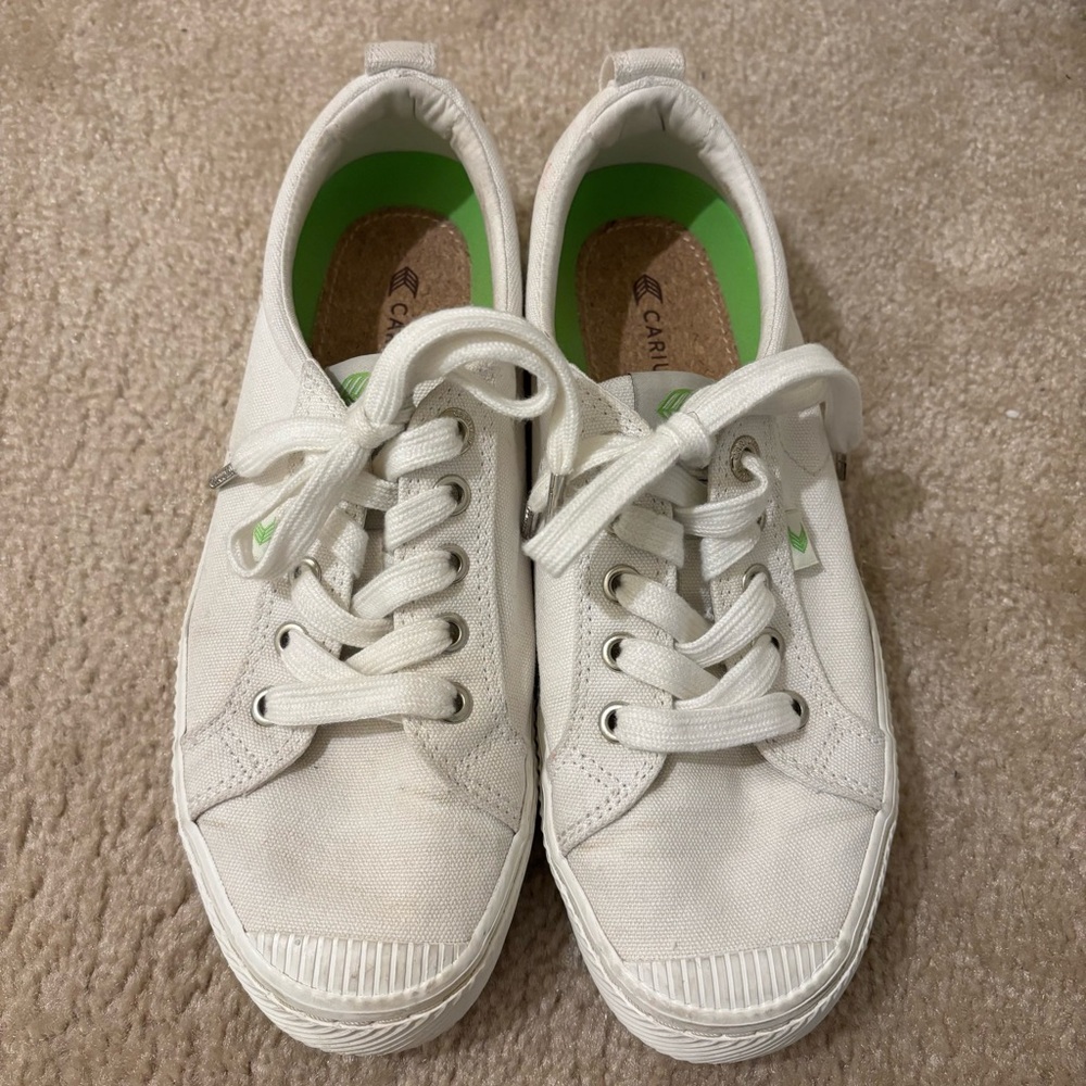 Cariuma OCA Low White Canvas Sneakers Size 8